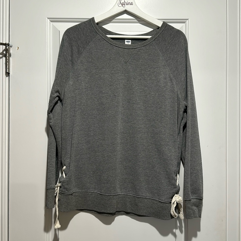 Women’s medium crew neck with toe sides.